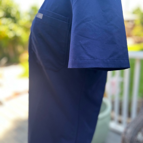 Figs Blue Fitted Short Sleeve Tee Dark Blue Size Small - Picture 3 of 6